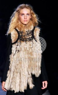 Ann Demeulemeester FW 2005 Paris 8.jpg