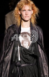 Ann Demeulemeester FW 2005 Paris 9.jpg
