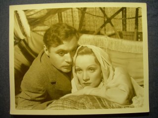 240574516_othephotoarchive.jpg