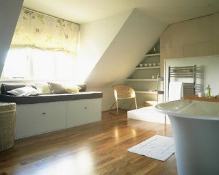 01-3-26-09-attic-bathroom.jpg