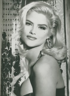 vogue_italia_february_1993__anna_nicole__guess__2.jpg