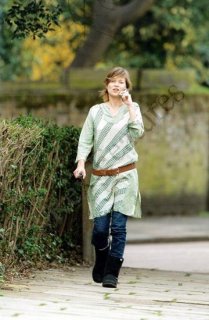 KATE MOSS' RANGE ROVER CAR CLAMPED OUTSIDE HER HOUSE, LONDON, BRITAIN - 21 MAR 2002.jpg