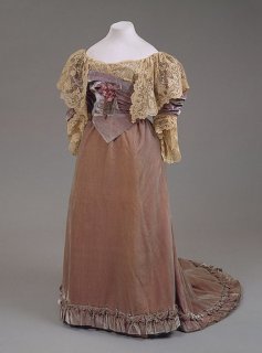 Charles Frederick Worth's Dress for Empress Maria Fyodorovna 1892 front.jpg