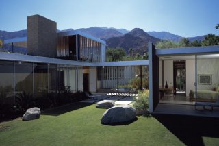 architect Richard Neutra kaufman house in nytimes com 02.jpg