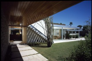architect Richard Neutra kaufman house in nytimes com 03.jpg