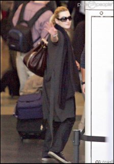 176668-kate-winslet-a-l-aeroport-de-los-637x0-2.jpg