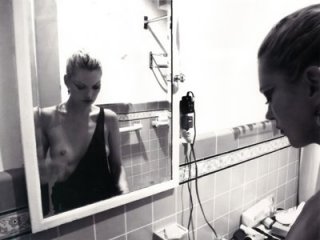 kate-moss-nipples-love-04.jpg