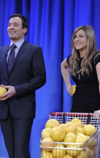 jennifer-aniston-fallon-549-8.jpg