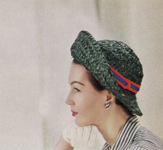 Vogue magazine  April 1 1955 07.jpg