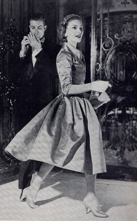 Vogue magazine April 1955 2 06.jpg