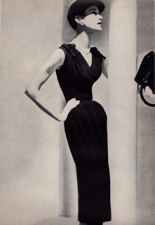 Vogue magazine April 1955 2 08.jpg