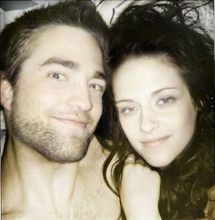robert-pattinson-and-kristen-stewart-in-bed-photos.jpg
