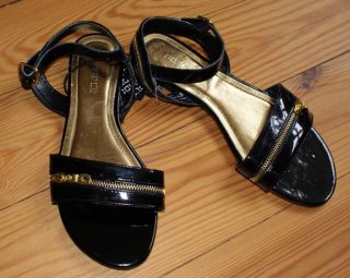 hm-zippersandals16.5.09.jpg