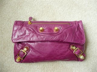 no flash magenta clutch.jpg