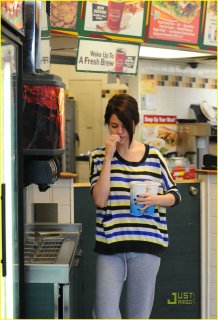 selena-gomez-subway-silly-02.jpg