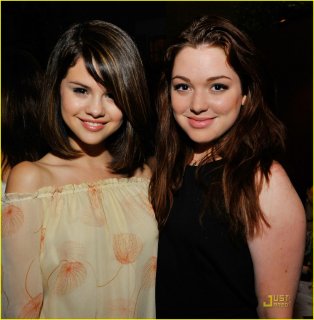 selena-gomez-jennifer-stone-congo-03.jpg