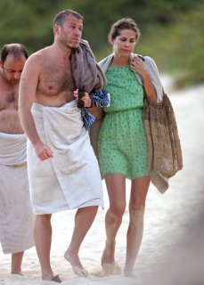 Roman+at+the+beach+l_d4LI6KDxzl.jpg