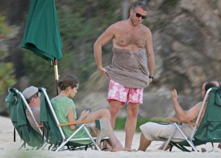 Roman+at+the+beach+nMidl83_djtl.jpg