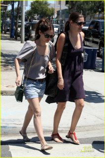 rachel-bilson-santa-monica-boulevard-03.jpg