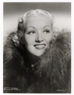 Betty Grable Platinum Blonde 1936 (01).jpg