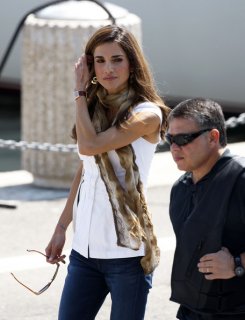 King+Abdullah+II+Family+Out+France+L_tbiJ2GpJwl.jpg