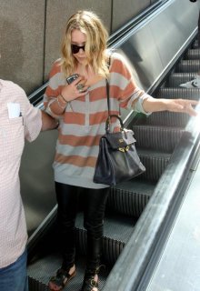 Mary_Kate_Olsen_Arriving_At_LAX_Airport__June_21__2008.jpg