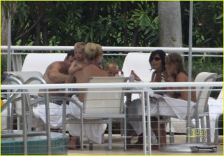 spears-family-vacation-miami-01.jpg