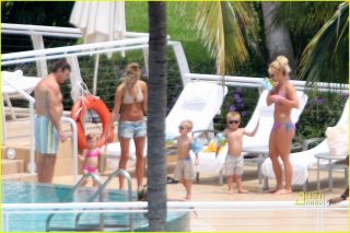 spears-family-vacation-miami-05.jpg