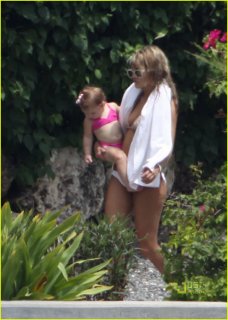 spears-family-vacation-miami-09.jpg