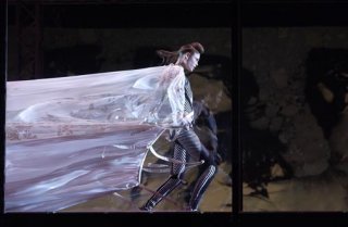 alexander mcqueen-fall03-4.jpg