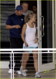 britney-spears-balcony-08.jpg