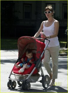 jennifer-garner-seraphina-stroll-06.jpg jennifer-garner-seraphina-stroll-06.jpg