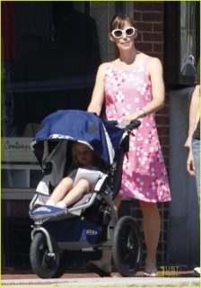 jennifer-garner-violet-affleck-pizza-02.jpg jennifer-garner-violet-affleck-pizza-02.jpg