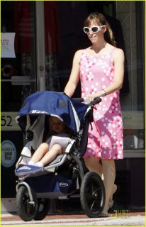 jennifer-garner-violet-affleck-pizza-04.jpg jennifer-garner-violet-affleck-pizza-04.jpg