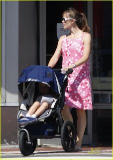 jennifer-garner-violet-affleck-pizza-06.jpg jennifer-garner-violet-affleck-pizza-06.jpg