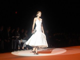 Carolina Herrera ss10 01.jpg