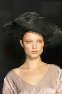 United-Bamboo-Beauty-spring-fashion-2010-018_runway.jpg