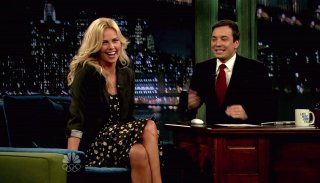 charlize promotes 17sep09 10.jpg