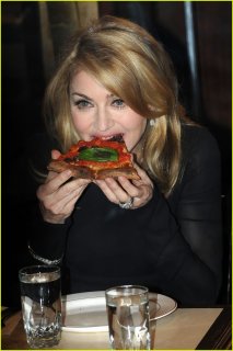 madonna-pizza-david-letterman-02.jpg