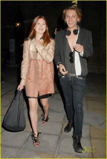 bonnie-wright-prada-pretty-05.jpg