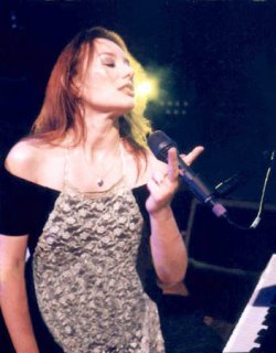 tori-live04.jpg