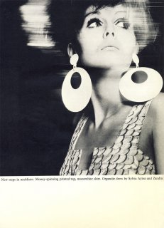 british_vogue_april_1_1966__traeger1.jpg