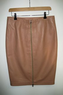 LeatherSkirt1_VogueBlog_V_29Oct09_Vogue.jpg