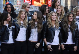 VS+supermodels+take+over+Times+Square+Isbuwu8VN7Xl.jpg