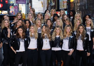 VS+supermodels+take+over+Times+Square+2R2hX9fSNPvl.jpg