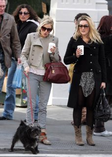 30660_Preppie_-_Sienna_Miller_out_and_about_in_New_York_City_-_November_7_2009_8223_122_401lo.jpg