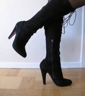 alaïa_black_suede_boots_01.jpg