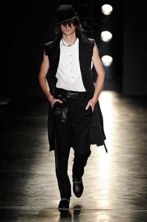 Alexandre Herchcovitch Summer 2010.jpg