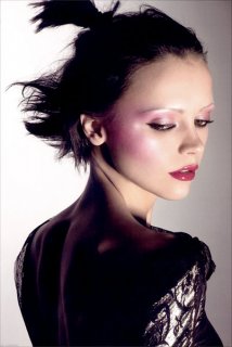 blk2-725-Christina_Ricci-POP_AW2004-ph_Alas_and_Piggott1s.jpg