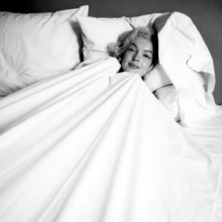 Milton-H--Greene-Marilyn-Monroe-in-Bed-148388.jpg